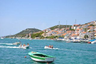 http://pehor.com/zf3/_files/obrazky/Croatia_MonteNegro/05Tisno.JPG