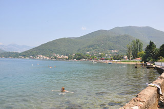 http://pehor.com/zf3/_files/obrazky/Croatia_MonteNegro/19BokaSwimmingPool.JPG