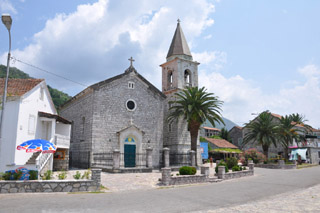 http://pehor.com/zf3/_files/obrazky/Croatia_MonteNegro/20DonjaLastvaChurch.JPG